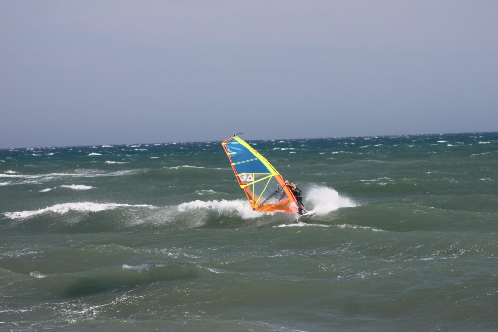 Windsurf Test 2017 Tabou Pocket 77 IQ 4.5 Dionis Pahin en Surf Frontside | Windsurf Test | Le Blog Surfone Windsurf Test 2017 Tabou Pocket 77 IQ 4.5 Dionis Pahin en Surf Frontside | Windsurf Test | Le Blog Surfone